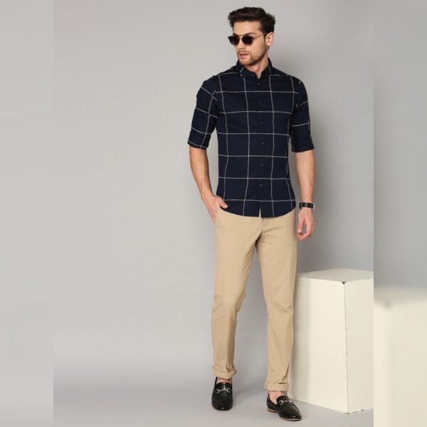 Men Slim Fit Checkerd Spread Collar Casual Shirt