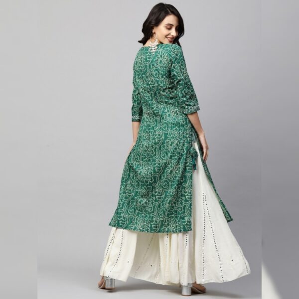 Women Embroidered Viscose Rayon Straight kurta, Green