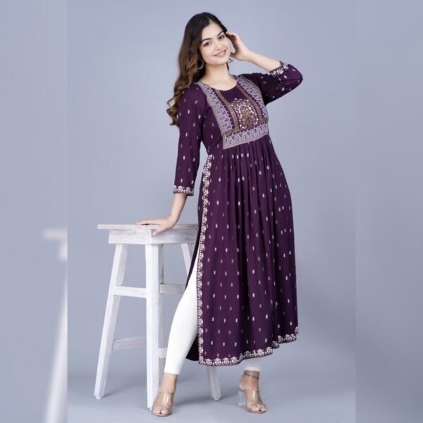 Women Printed Viscose Rayon Trail Cut Kurta, Violet