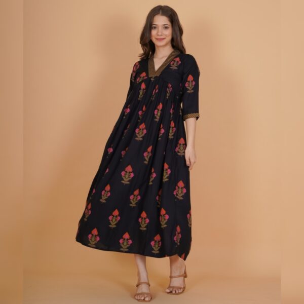 Women Floral Print Viscose Rayon Flared Kurta, Black