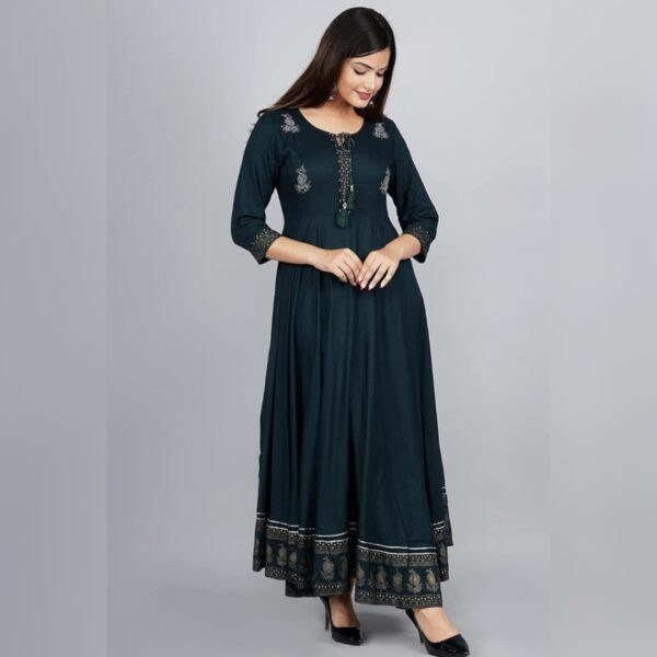 Women Embroidered Viscose Rayon Anarkali kurta, Green