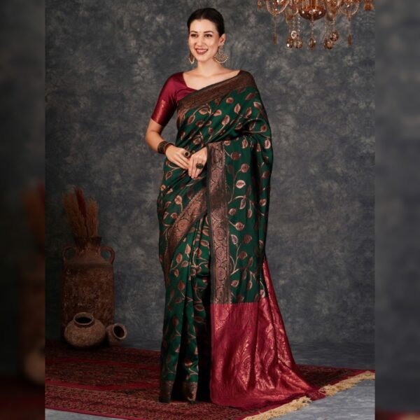 Woven Banarasi Self Design Silk Blend Jacquard Saree, Dark Green and Gold - Image 2