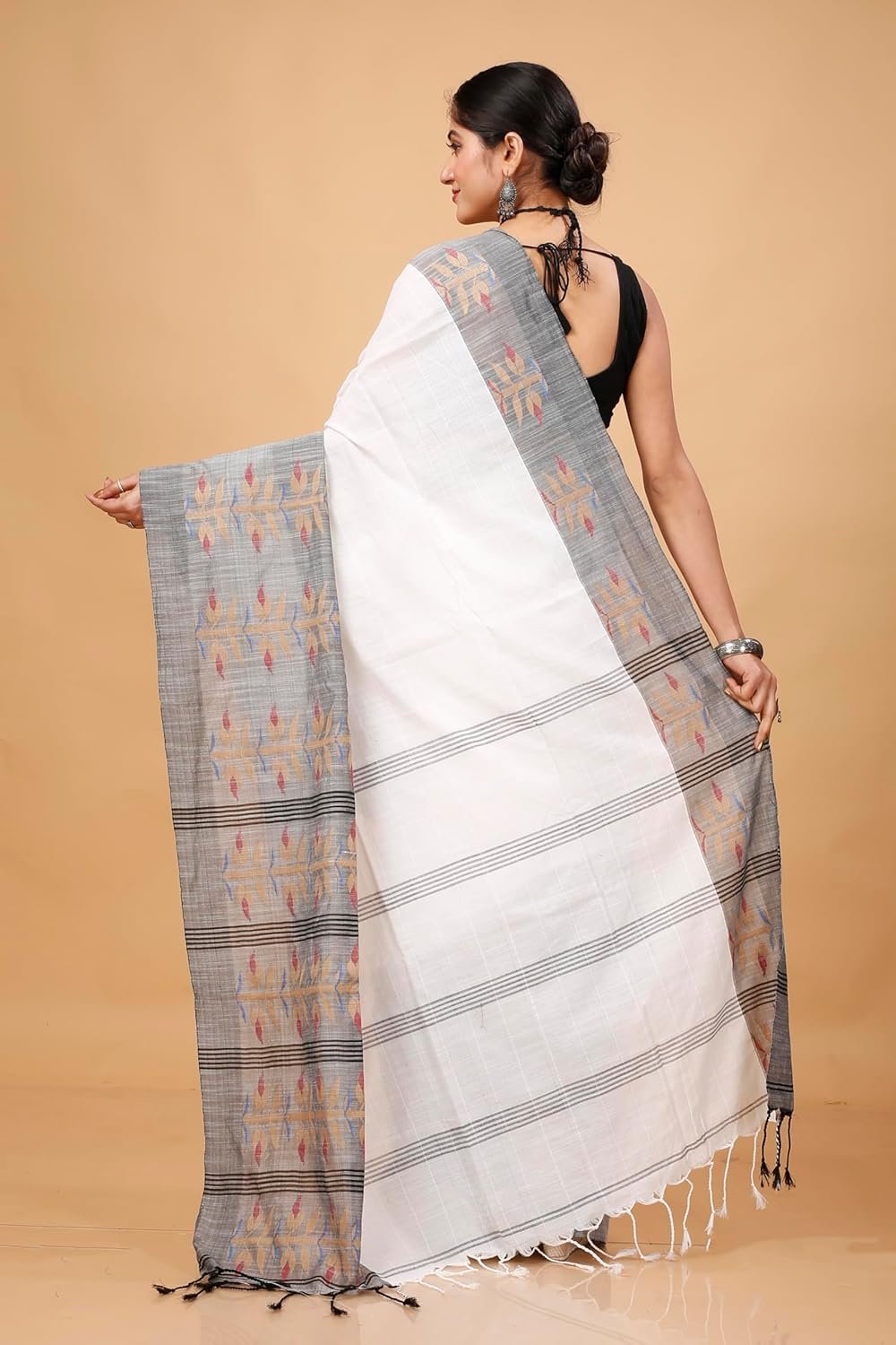 Women's Traditional Bengal Tant Pure Cotton Tant Saree Without Blouse Piece Color
white and grey - Image 2